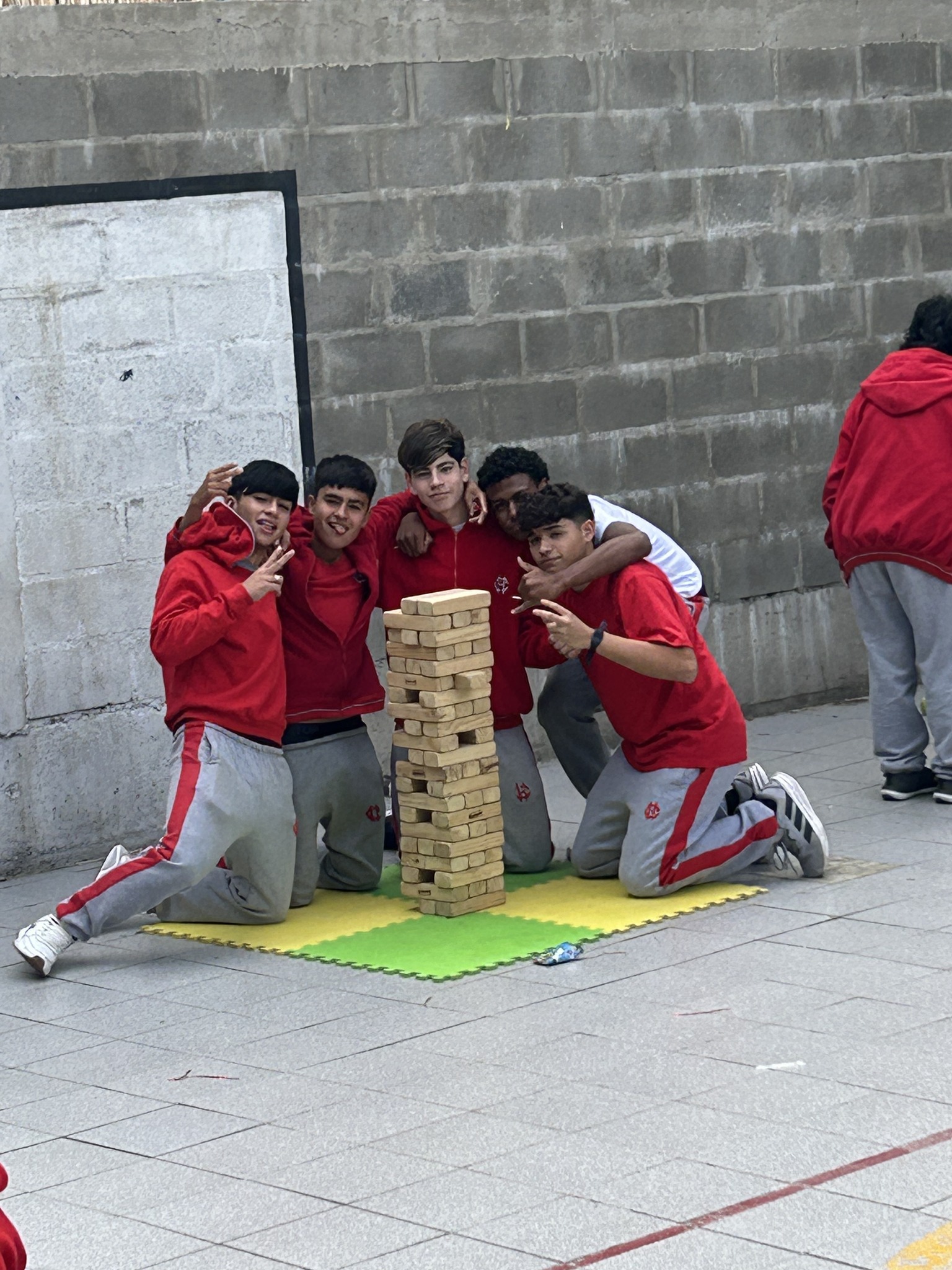 ¡Celebramos el Día de la Convivencia Escolar en el Colegio H.F. Camilo Henríquez! 2025 - 493263113_1159428222646835_3249055229117074629_n.jpg